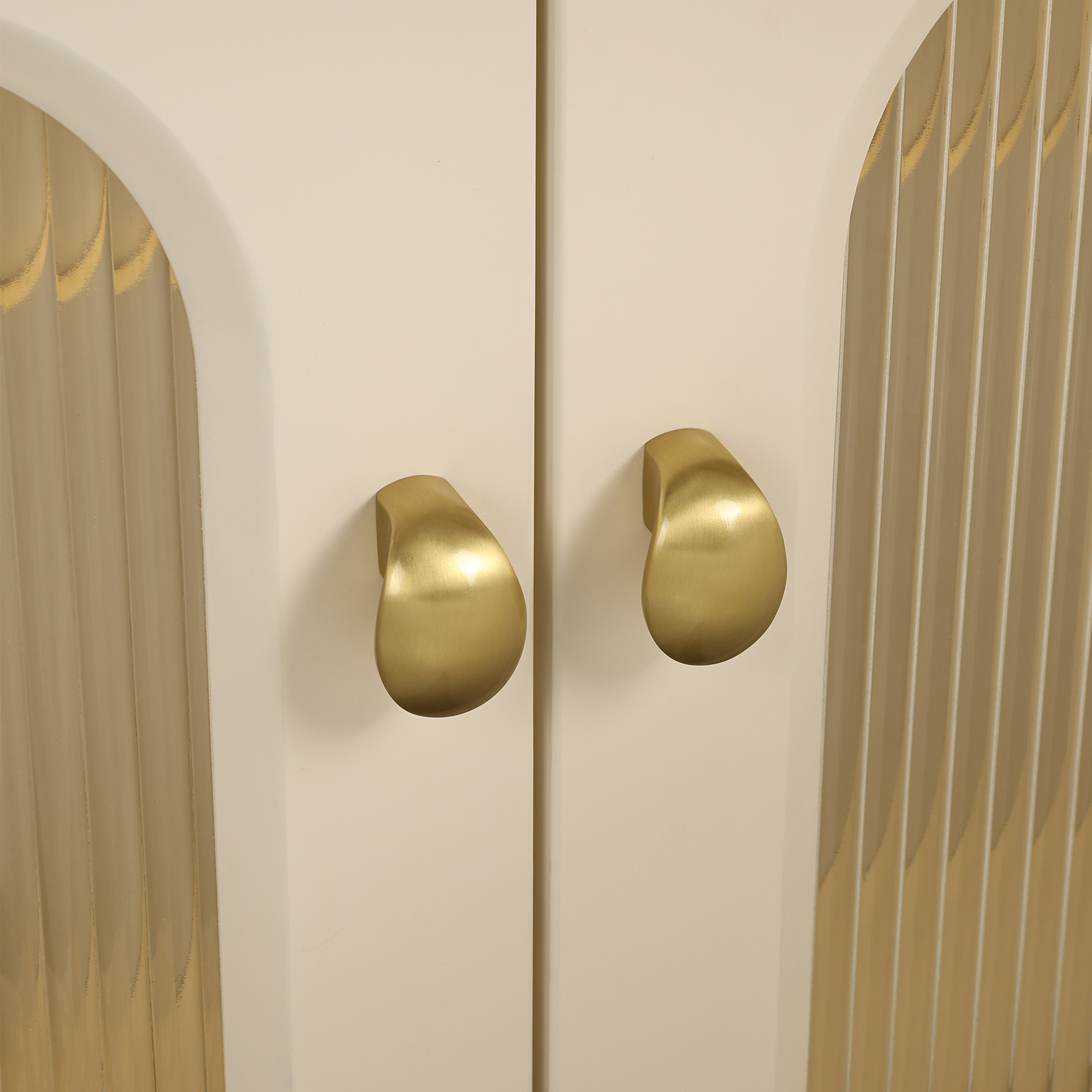 Teardrop brass knob product detail